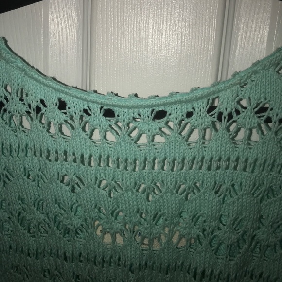 Mint green knitted t-shirt. Crew neck deep back - Picture 4 of 4
